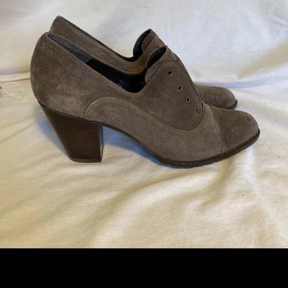 Stuart Weitzman light brown suede leather closed toed shootie heels size 9.5 - Picture 6 of 6